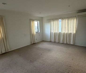 Spacious 4 Bedroom House in Flat Bush - Photo 6