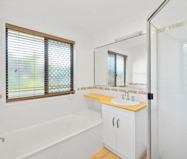 FAMILY HOME WITH A 2 BAY POWERED SHED - Photo 2