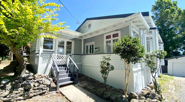 Recently Renovated - In the heart of Glen Eden! - Photo 1