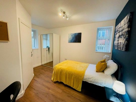 1 bedroom in a house share to rent - Photo 1