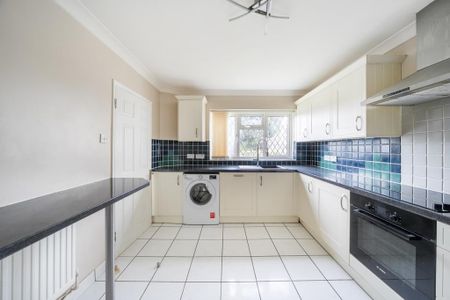 3 bedroom semi-detached house to rent - Photo 3