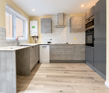 3 bedroom semi-detached house to rent - Photo 5
