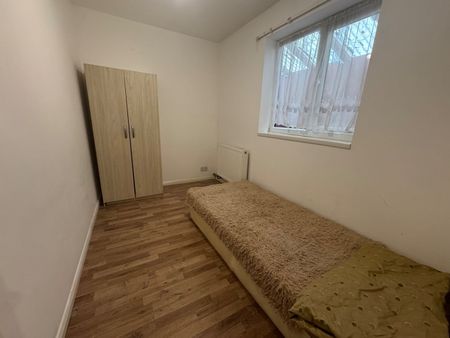 2 Bed Flat, Wolves Lane, N13 - Photo 5