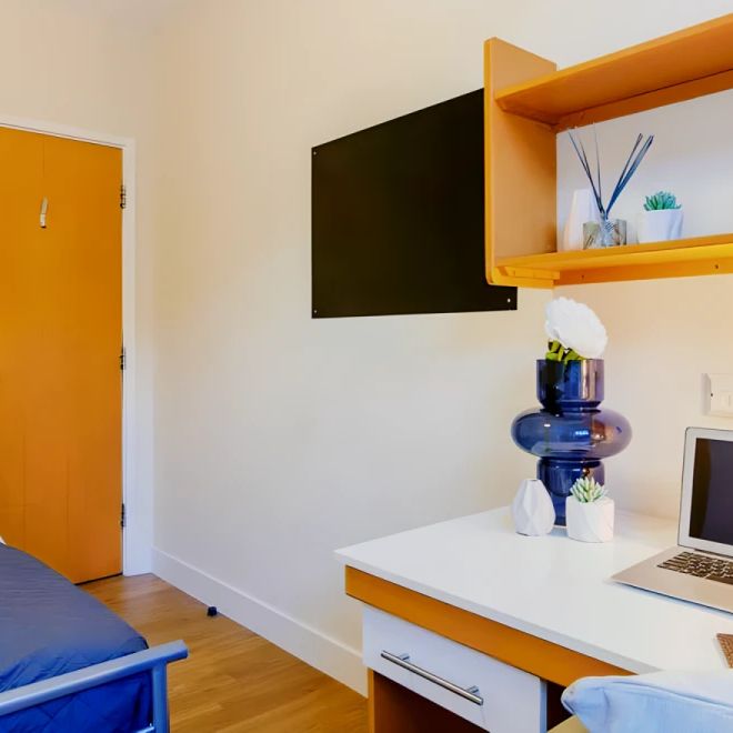 Cosy double bedroom not far from Nottingham Trent University - Photo 1