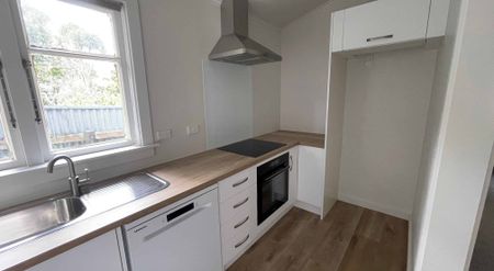 Two Bedroom Modern - Close to Hospital - Photo 2