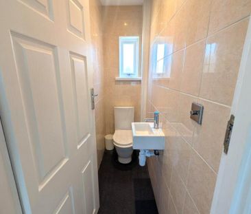 4 bedroom semi-detached house to rent - Photo 6