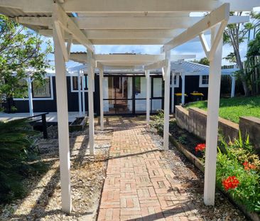 Coastal Living & Sea Views - Photo 1