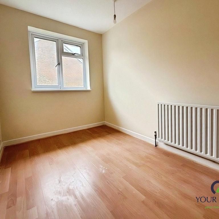 4 bedroom end of terrace house to rent - Photo 1