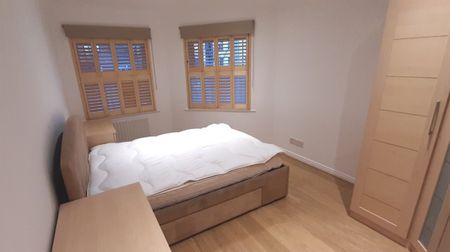 Chatsworth Square - Photo 2