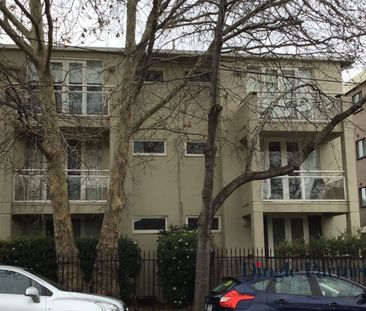 1/8 Pasley Street, South Yarra, Vic 3141 - Photo 3