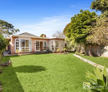 5-Bedroom Family Home in a Peaceful Glen Waverley Cul-de-Sac - Photo 3