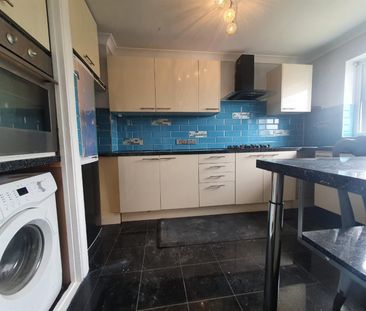 Mandeville Road, Enfield EN3, London - Photo 4