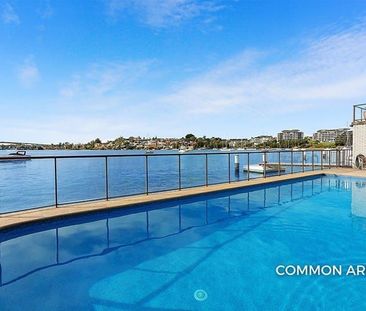 Three Bedroom Waterfront Apartment with Sensational Outlook - Photo 1