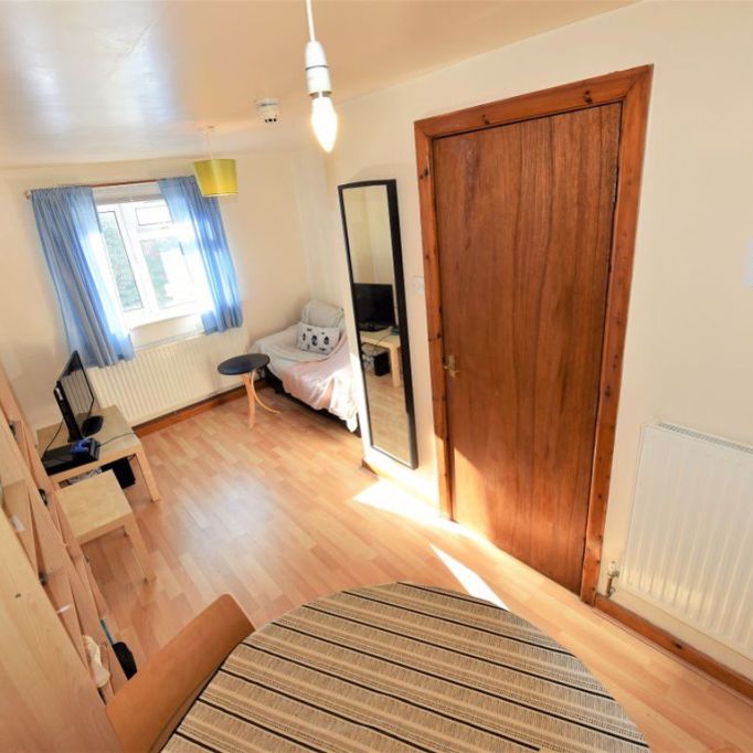 1 bedroom Flat in Flat G, Leeds - Photo 1