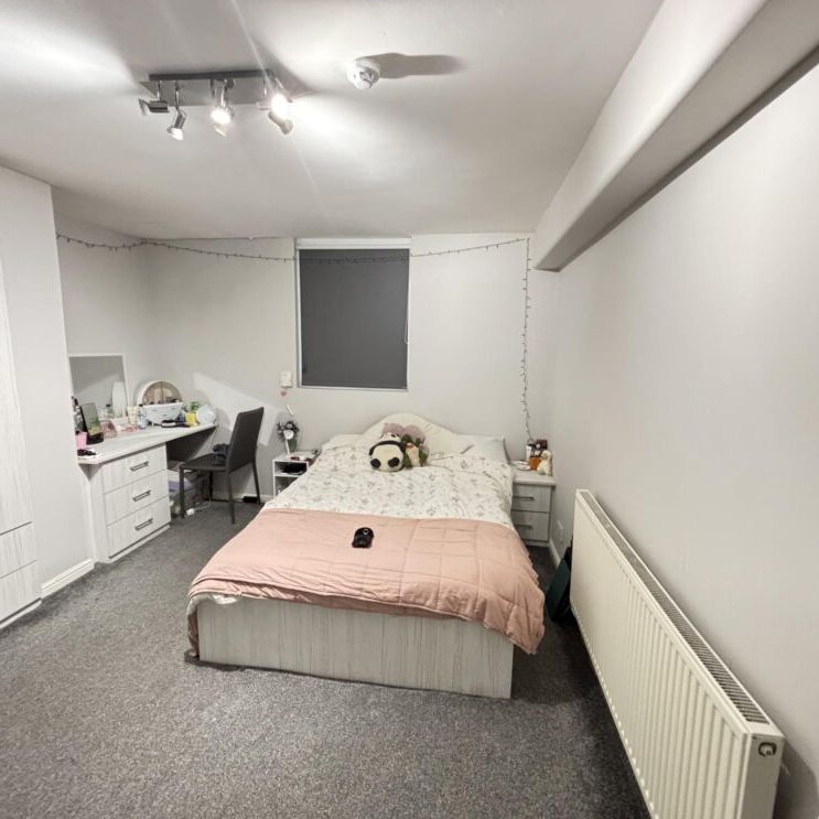 Flat 4 68 Victoria Road, Leeds, LS6 1DL - Photo 1