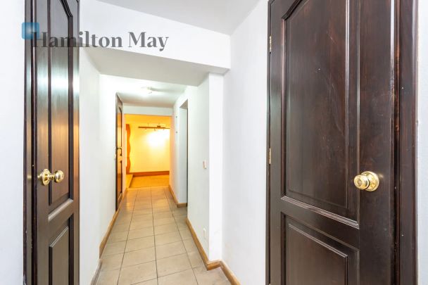 Dom w zabudowie szeregowej 250 m2 w dzielnicy Krowodrza blisko linii tramwajowej/mieszkanie lub działalność- - Zdjęcie 1