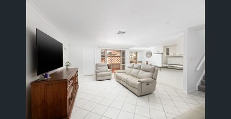 Impeccably presented townhouse in boutique beachside complex. - Photo 5