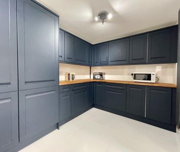 4 bedroom semi-detached house to rent - Photo 3