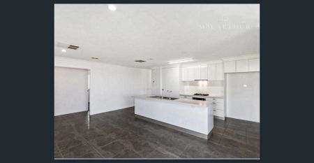 Beautiful Family Home - Photo 3