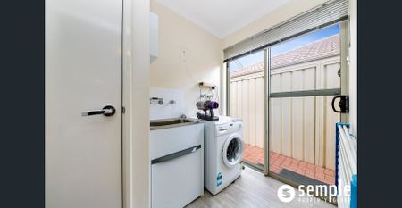 Delightful Home in Queens Park - Photo 2