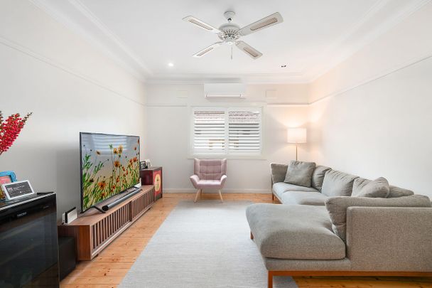 Welcoming Family Home with an Outdoor Studio - Photo 1