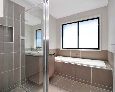 Immaculate Family Home Offering Lifestyle & Convenience - Photo 3