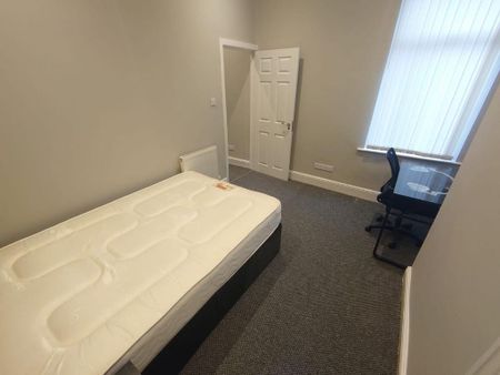 4 bedroom terraced house to rent - Photo 3