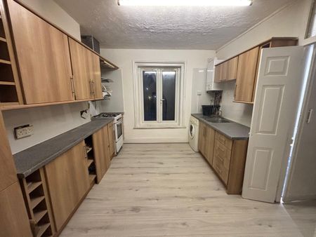 2 Bed Flat, Bevois Valley Road, SO14 - Photo 2