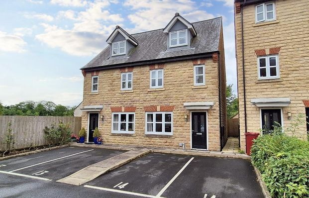 3 bedroom semi-detached house to rent - Photo 1