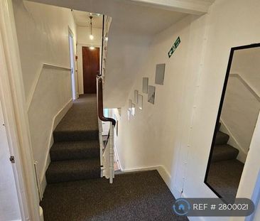 1 bedroom in a house share to rent - Photo 2