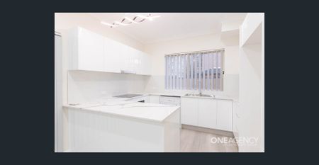 Convenient and fully renovated townhouse - Photo 5