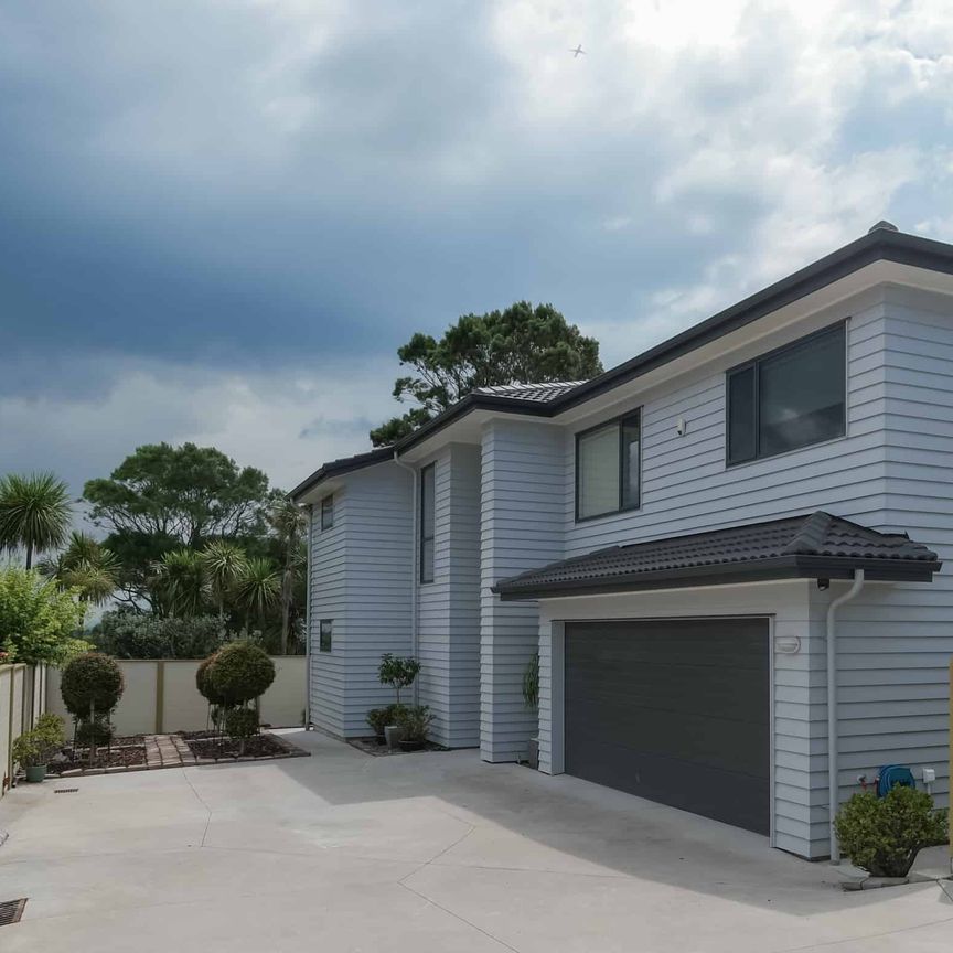 4-Bedroom opposite Macleans College - Photo 1