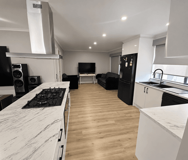 STYLISH, FULLY RENOVATED UNIT IN A GREAT LOCATION! - Photo 1