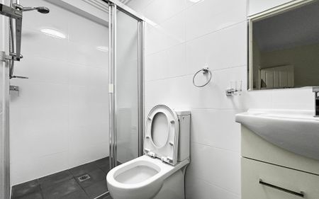 Modern Apartment Close To All Amenities - Photo 5