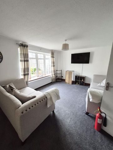 4 bedroom detached house to rent - Photo 4