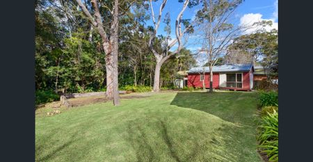 Family home with multiple living areas - Photo 5