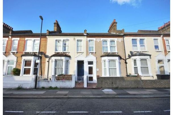 2 bedroom ground floor flat - Photo 1