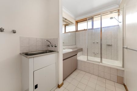 Spacious 1 Bedroom Apartment - 63 Squares - Photo 2