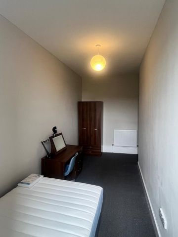 5 bedroom flat to rent - Photo 4