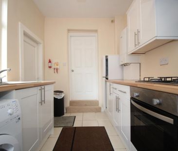 2 bedroom Flat to rent in Sandringham Road, South Gosforth, Newcast... - Photo 5