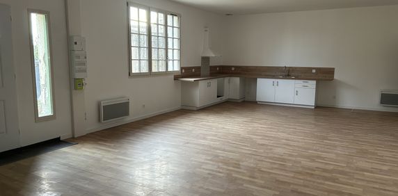 Location Maison 6 pièces 151m² LE VIEIL BAUGE 49150 - Photo 2