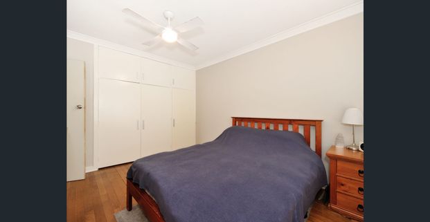 THORNLIE 3 X 1 HOME ON LARGE BLOCK FOR LEASE - Photo 1