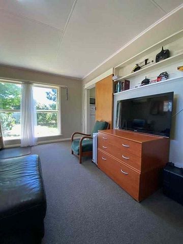 Charming 1950s Detached Flat in Feilding - Photo 4