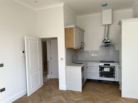 1 BED Apartment To rent - Photo 4