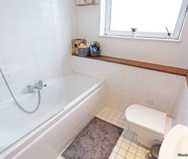 2 bedroom property to rent in Romford - Photo 2