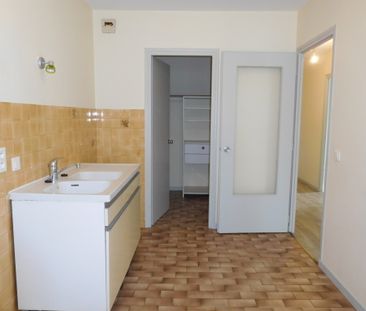 Location Appartement 4 pièces 77m² LA MOTTE SERVOLEX 73290 - Photo 3
