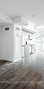 MUST SEE TWO LEVELS QUEEN WEST 1 BED PARKING INCLD - Photo 4