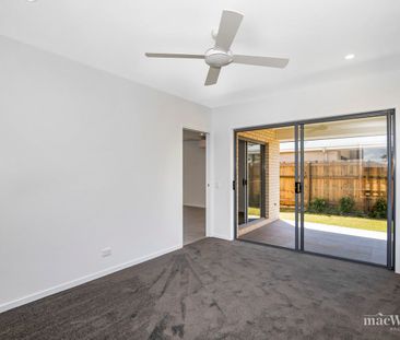 Spacious Family Home in Prime Strathpine Location - Photo 5