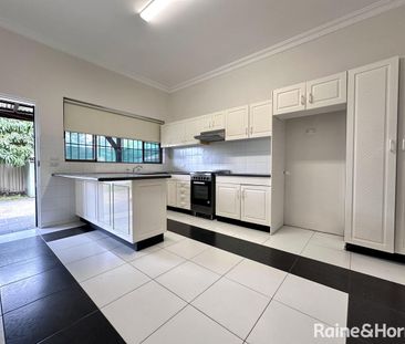 122 Sutherland Street, Mascot, NSW 2020 - Photo 3