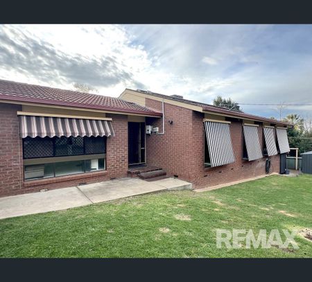 9 Eldershaw Drive, Forest Hill, NSW 2651 - Photo 2